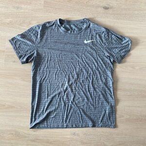Nike Men's Gray T-Shirt Size L